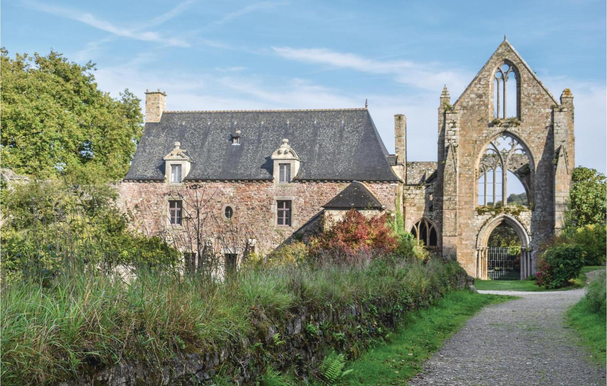 Lovely Home In Le Faouet With Kitchen Exterior photo